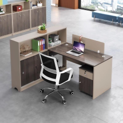 Bàn Làm Việc Chữ L Hiện Đại – Trạm Làm Việc Văn Phòng Modular Có Vách Ngăn, Ghế Kết Hợp, Thiết Kế Linh Hoạt