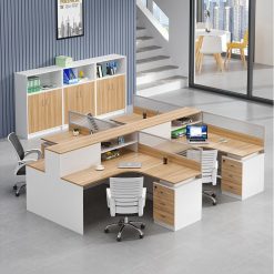 Bàn Làm Việc Nhân Viên Văn Phòng Hiện Đại – Thiết Kế Đơn Giản, Bàn Máy Tính Gỗ Có Vách Ngăn và Không Gian Lưu Trữ